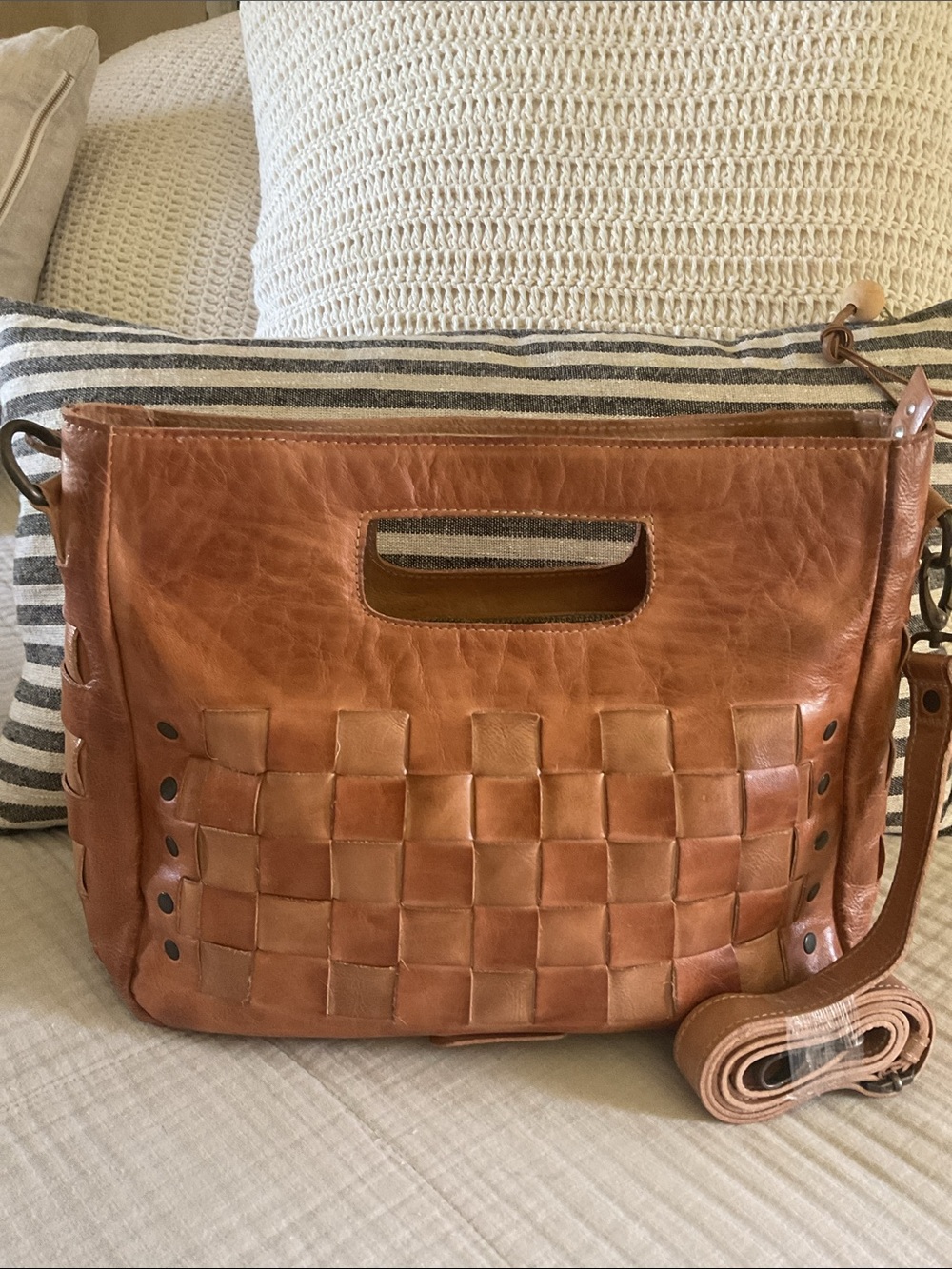 BedStü Handwoven Orchid Bag - Picture 2 of 4